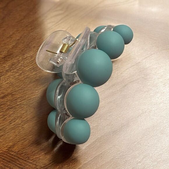 🤯5/$20🤯 Mint Green Bubble Hair Claw - Picture 2 of 3
